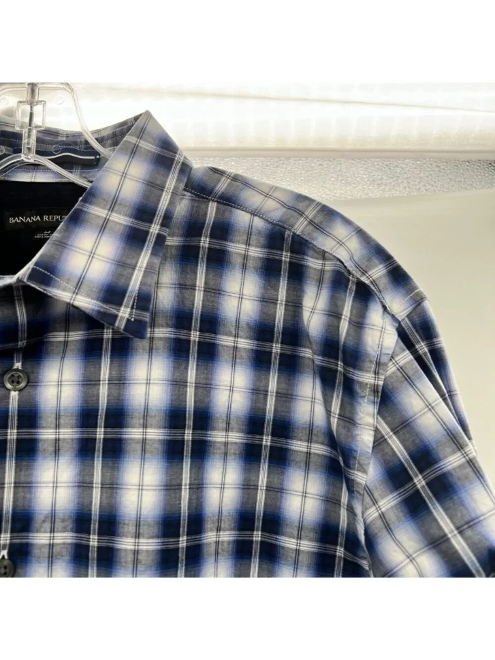 Banana Republic Men's Plaid Button Up Shirt Blue/White Size Medium